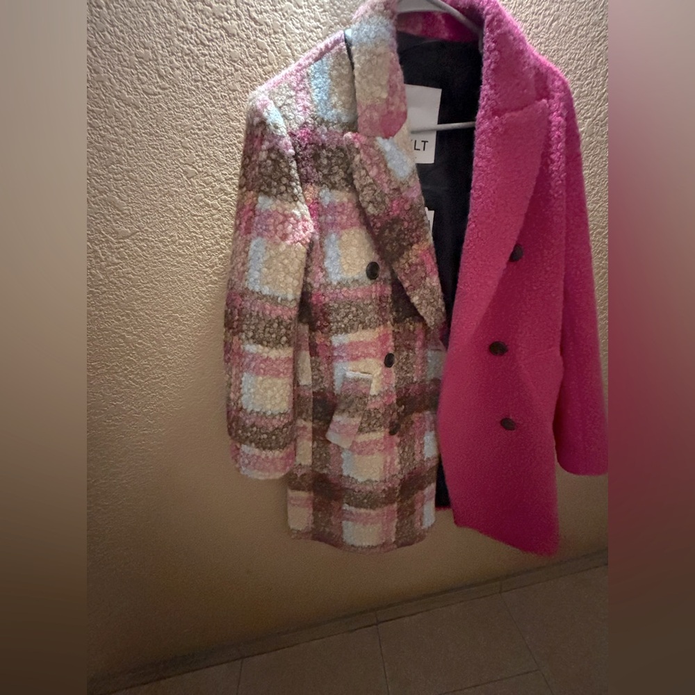 Nvlt's latest coat is a must-have!